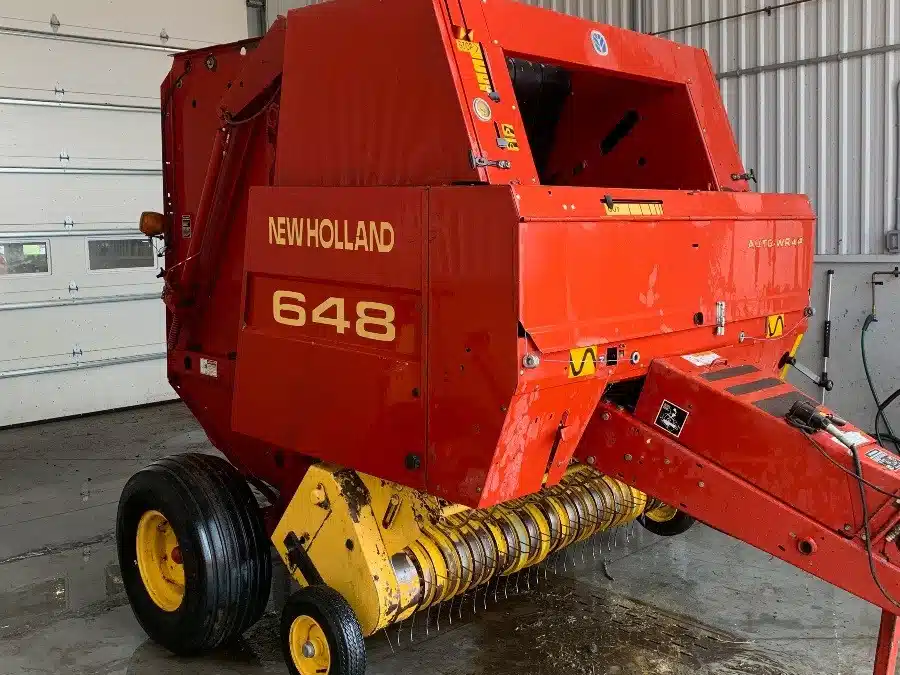 New Holland 648